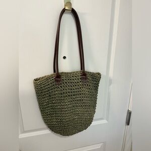 Straw purse, olive green.